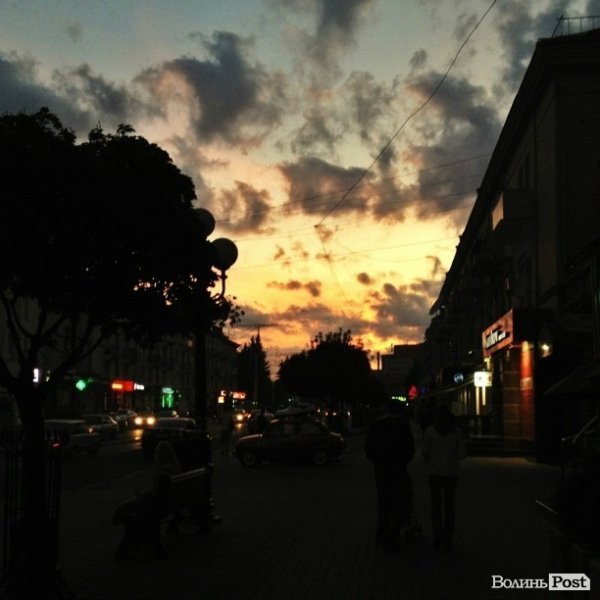 Вечірній проспект Волі @like_sky 